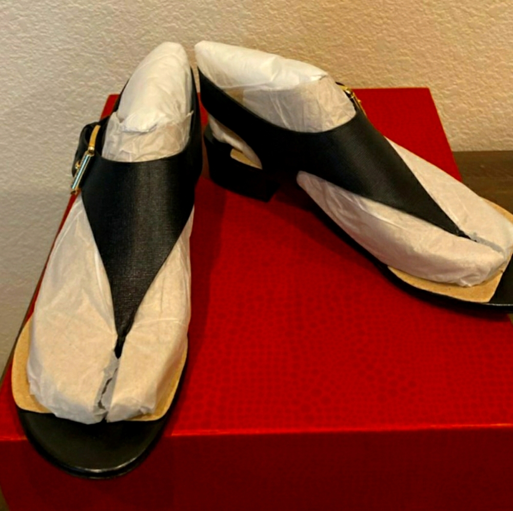 MK sandals